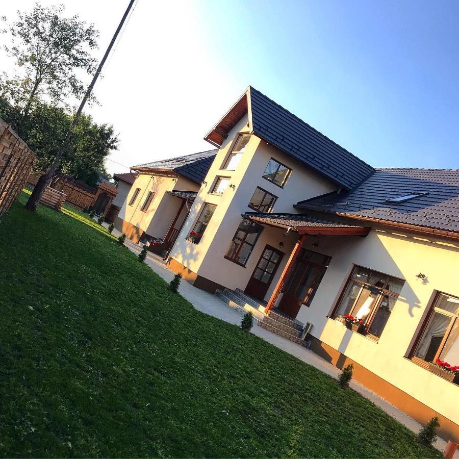 Famíves vendégház Racu Exterior foto