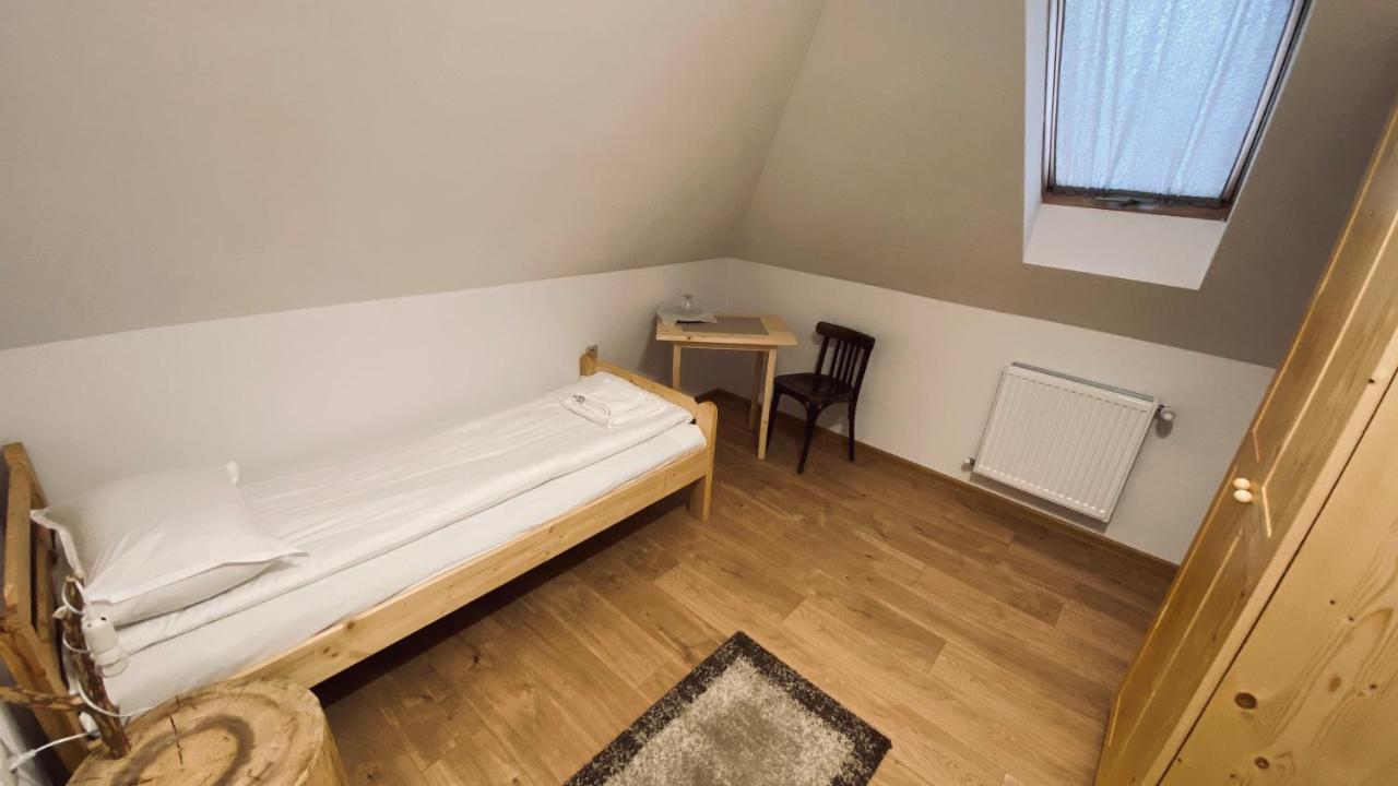 Famíves vendégház Racu Exterior foto