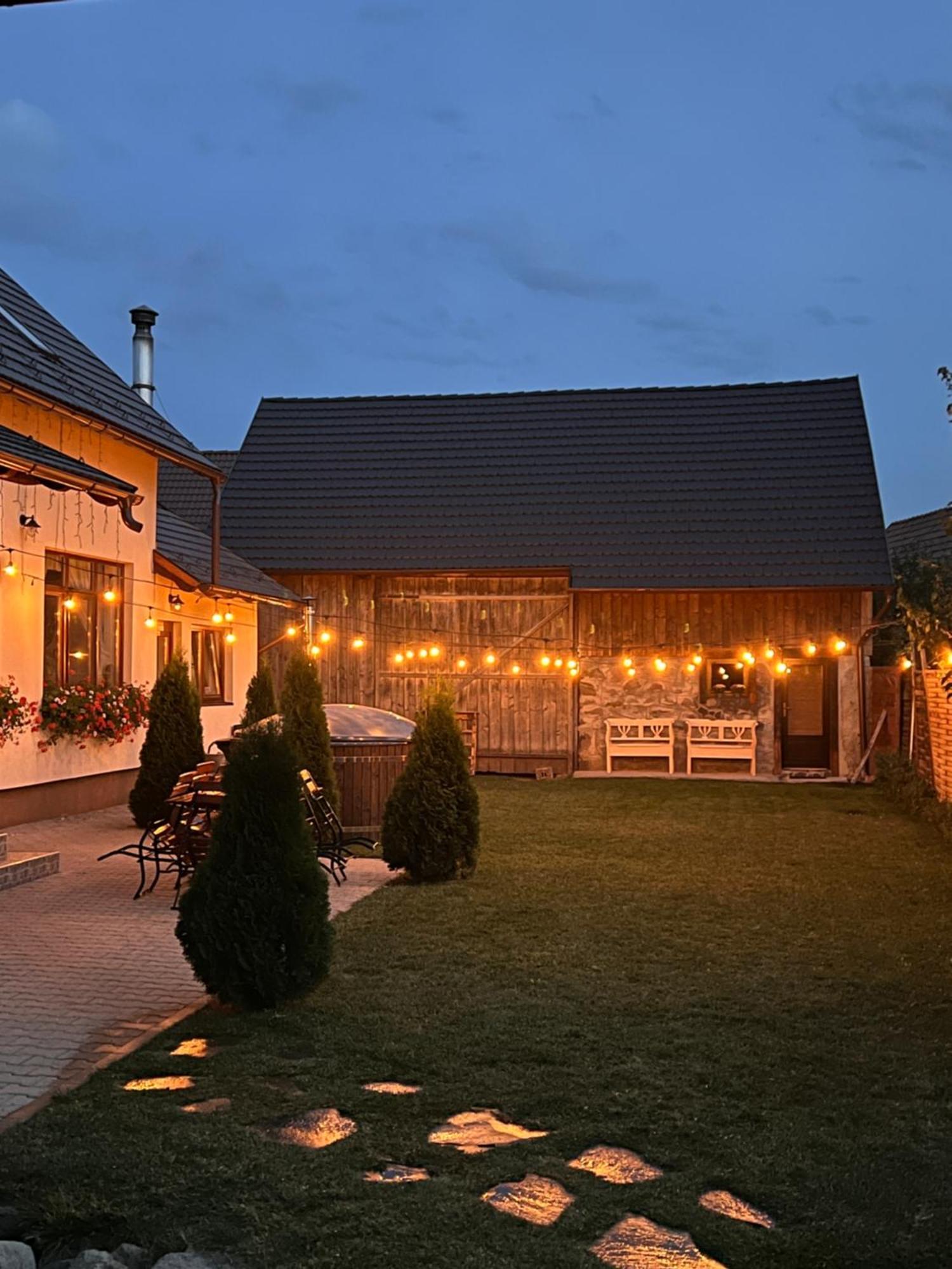 Famíves vendégház Racu Exterior foto