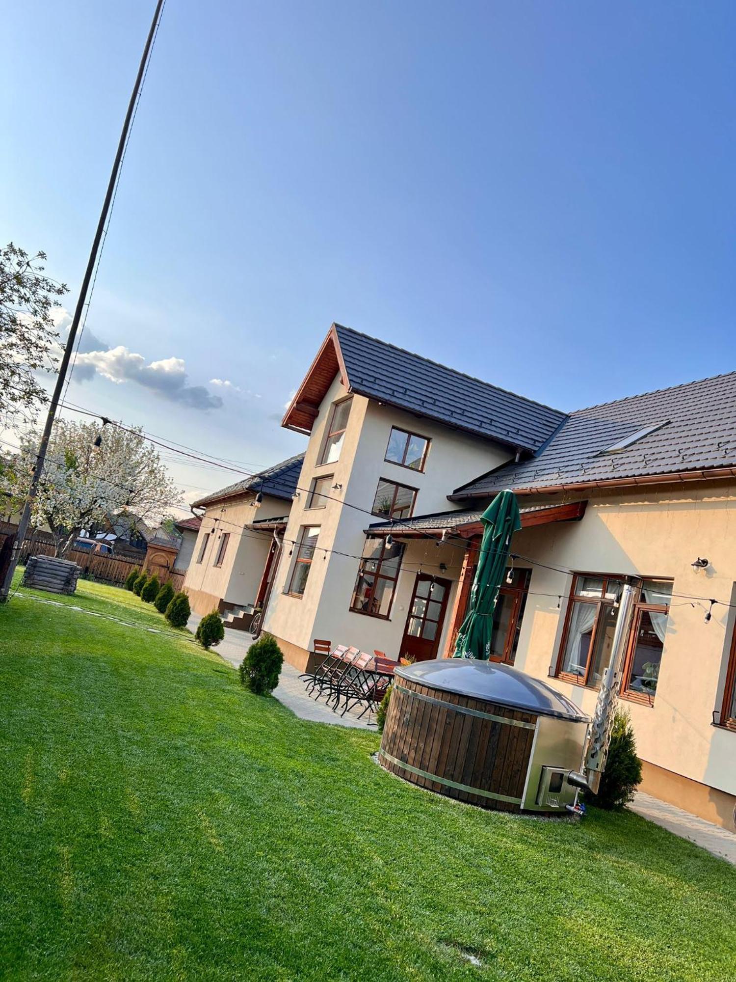 Famíves vendégház Racu Exterior foto