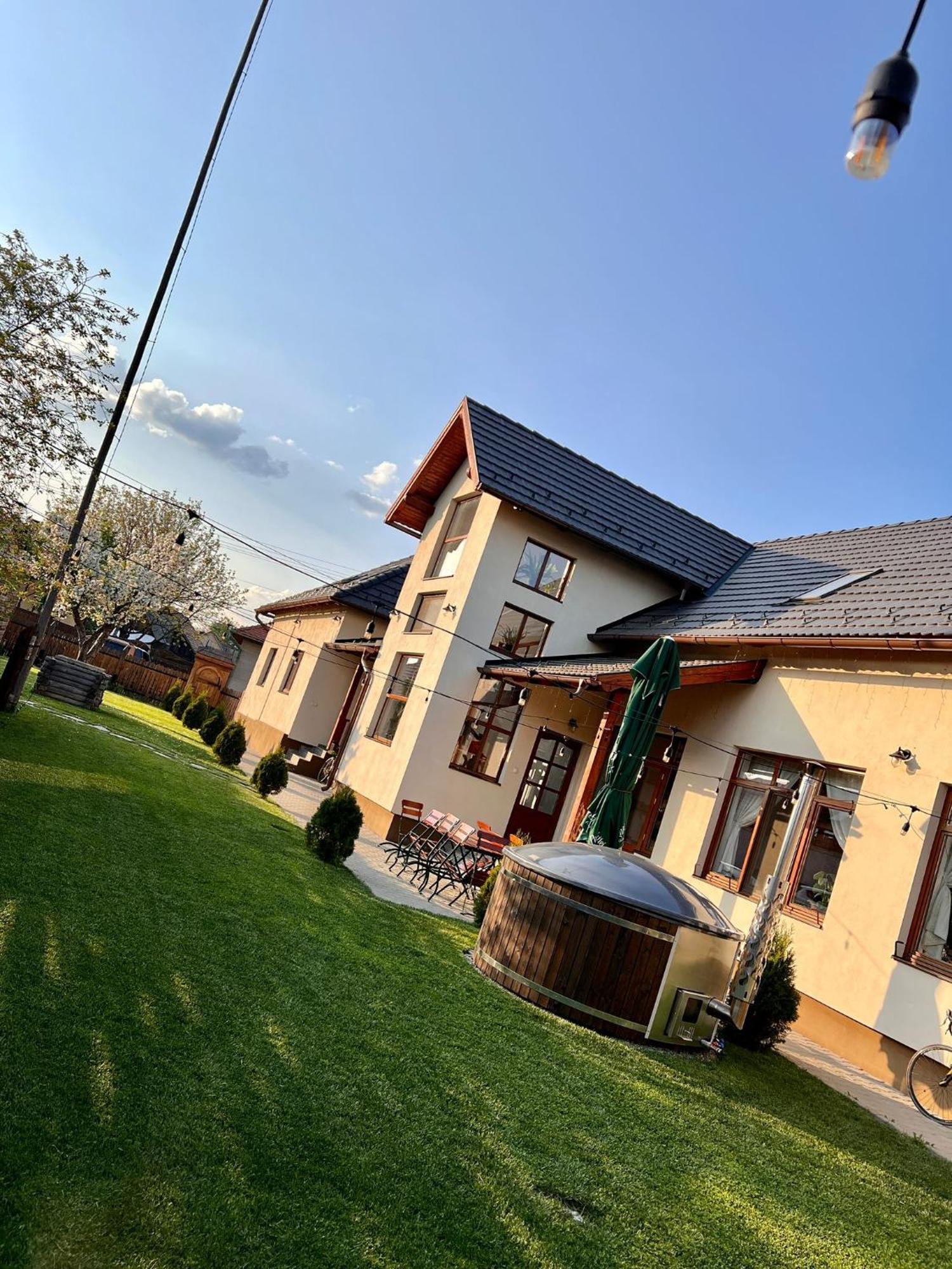 Famíves vendégház Racu Exterior foto